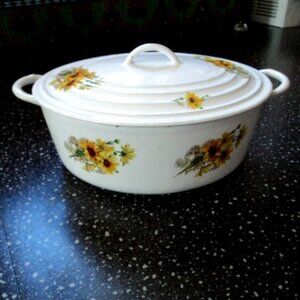vintage cast iron casserole~ Belgium ~large size